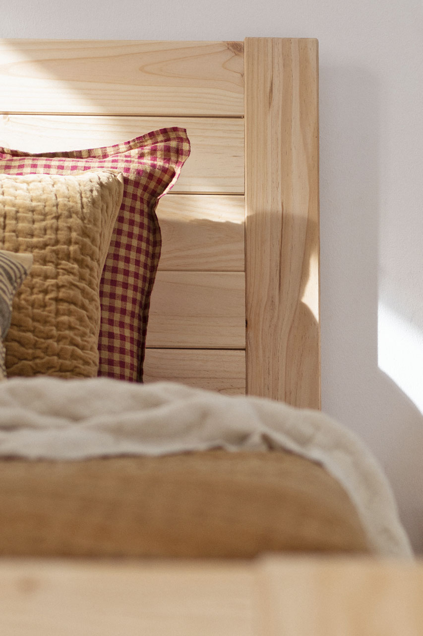 Imagen de ambiente 5 para:Cama doble de madera maciza de pino sostenible